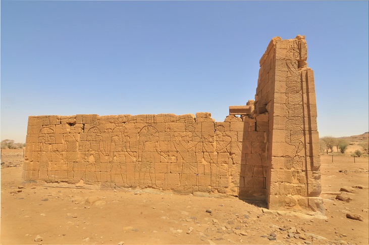 スーダンのヌビアのピラミッドとメロエ王国